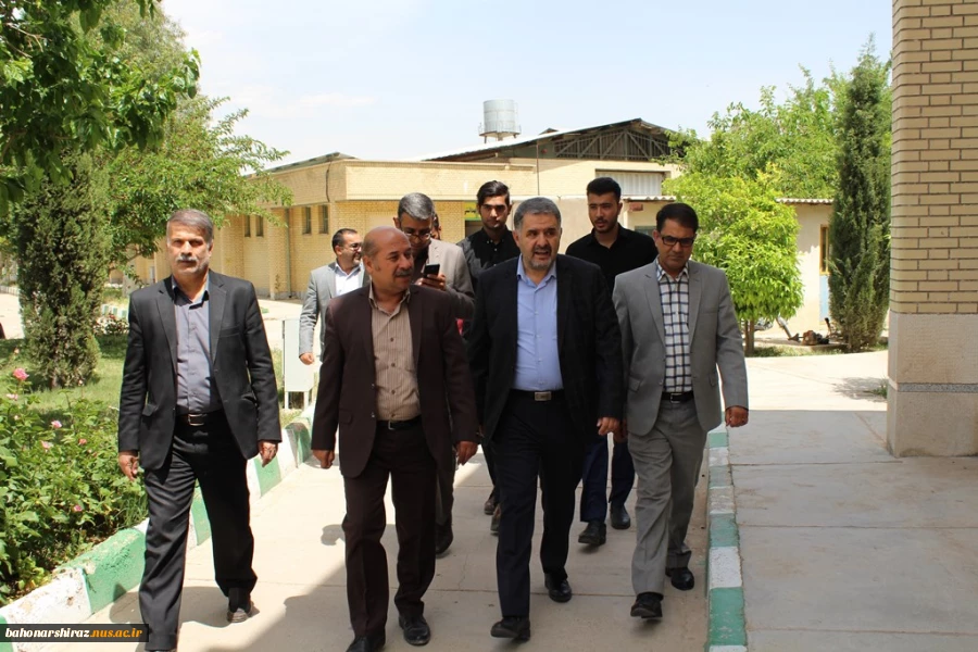 حضور نماینده شیراز در دانشکده شهید باهنر و پاسخ به سوالات دانشجویان  6