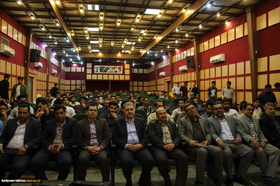 حضور نماینده شیراز در دانشکده شهید باهنر و پاسخ به سوالات دانشجویان  9