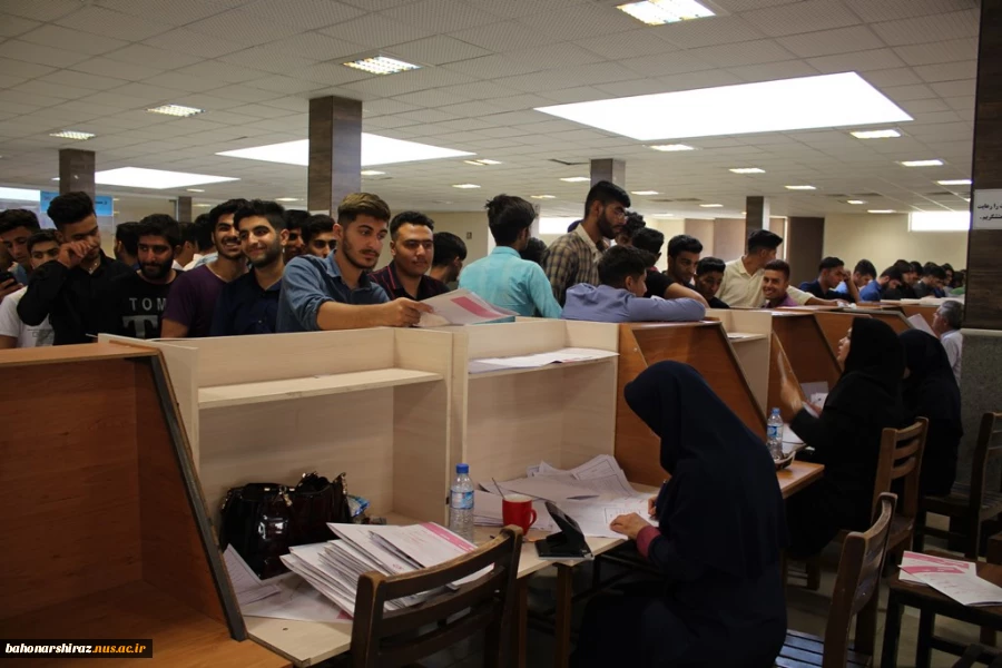 گزارش تصویری از روز پرکار کارکنان دانشکده شهید باهنر شیراز  و ثبت نام دانشجویان کارشناسی  2