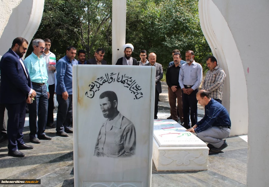 غباروبی قبور مطهر شهید سردار ولی نوری و شهید گمنام در دانشکده شهید باهنر شیراز  7