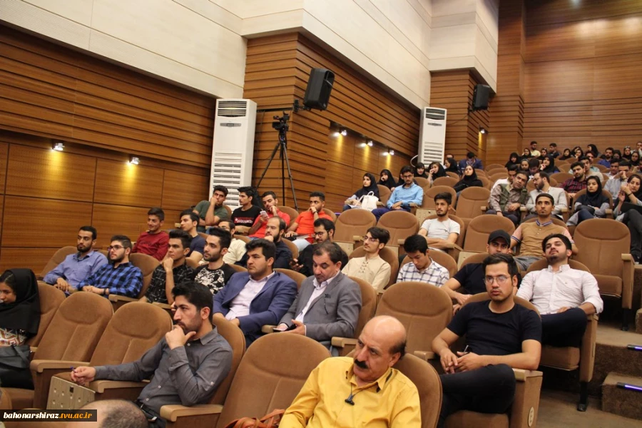 حضور دانشجویان دختر و پسر دانشکده های فنی دختران و شهید باهنر شیراز در آیین بازگشایی دانشگاه های استان فارس 11