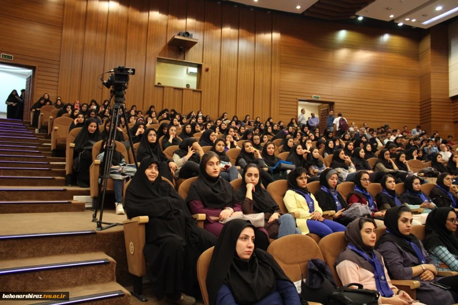 حضور دانشجویان دختر و پسر دانشکده های فنی دختران و شهید باهنر شیراز در آیین بازگشایی دانشگاه های استان فارس 12