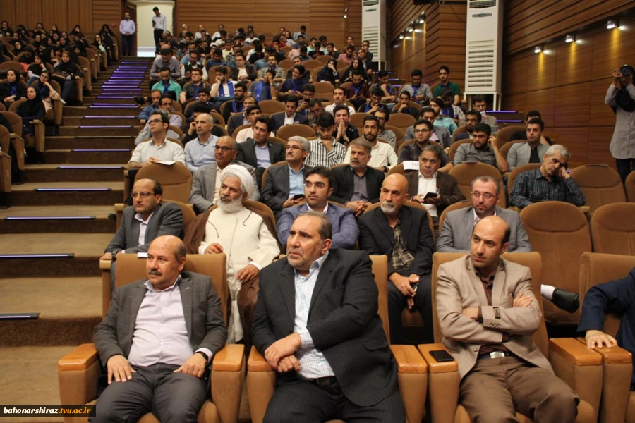 حضور دانشجویان دختر و پسر دانشکده های فنی دختران و شهید باهنر شیراز در آیین بازگشایی دانشگاه های استان فارس 17