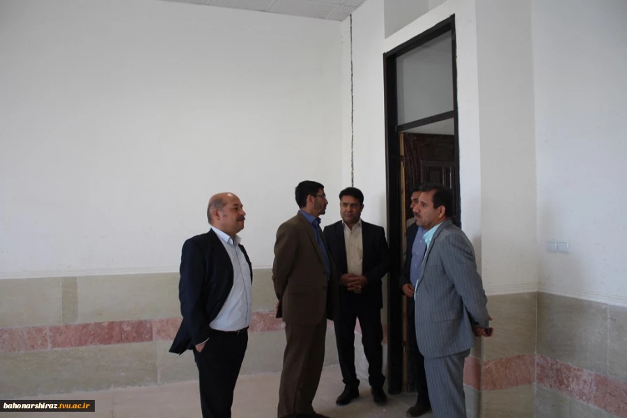 گزارش تصویری از بازدید مدیرکل دفتر طرح های عمرانی دانشگاه فنی و حرفه ای کشور از دانشکده های شهید باهنر، شهیدرجایی و دختران شیراز 

 15