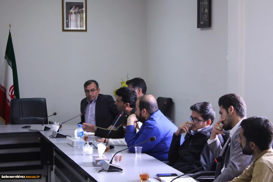 گزارش تصویری میزگرد دانشجویی "ماندن یا رفتن" با حضور مشاور رئیس دانشگاه فنی و حرفه ای استان فارس  11
