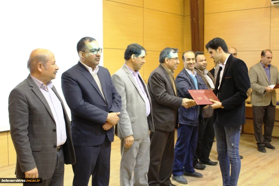 گزارش تصویری مراسم تجلیل از ممتازین دانشکده فنی و حرفه ای شهید باهنر شیراز  19