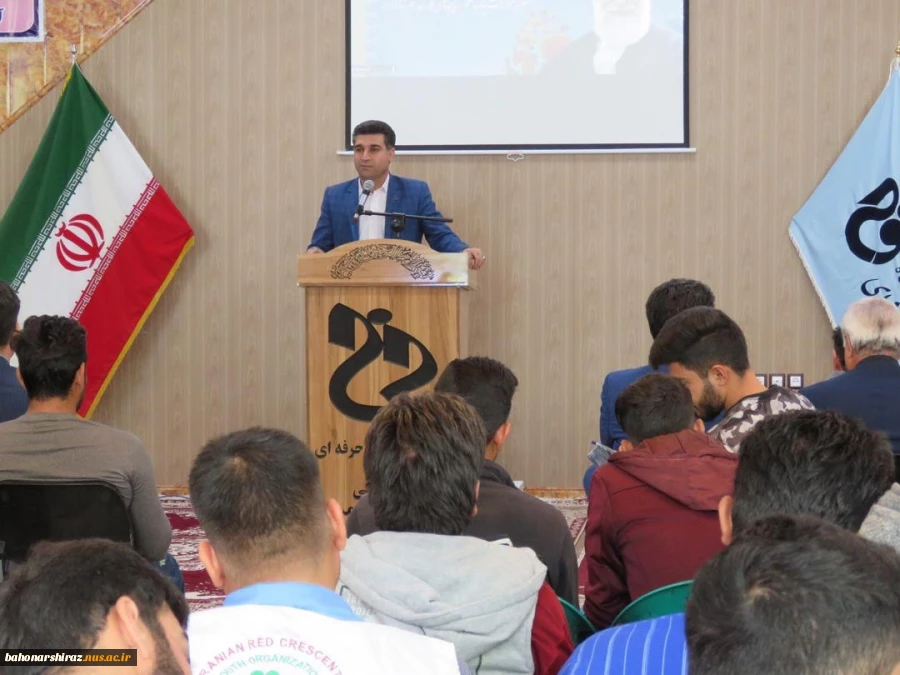 برگزاری مراسم روز دانشجو در آموزشکده فنی وحرفه ای پسران ممسنی 
 7