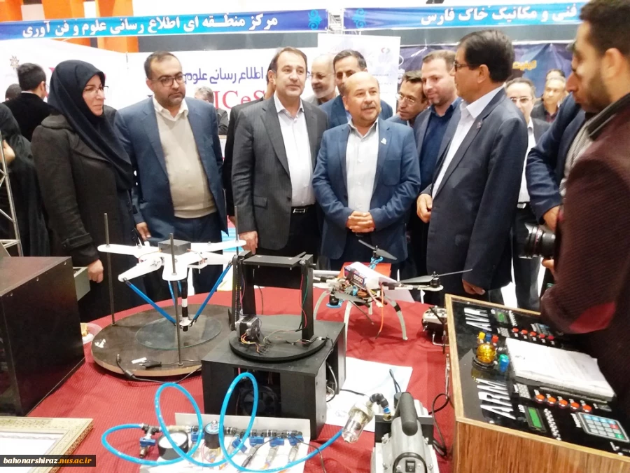 بازدید استاندار فارس از غرفه دانشگاه فنی و حرفه ای در نمایشگاه هفته پژوهش و فناوری  2