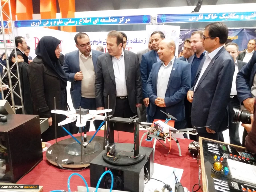 بازدید استاندار فارس از غرفه دانشگاه فنی و حرفه ای در نمایشگاه هفته پژوهش و فناوری  3