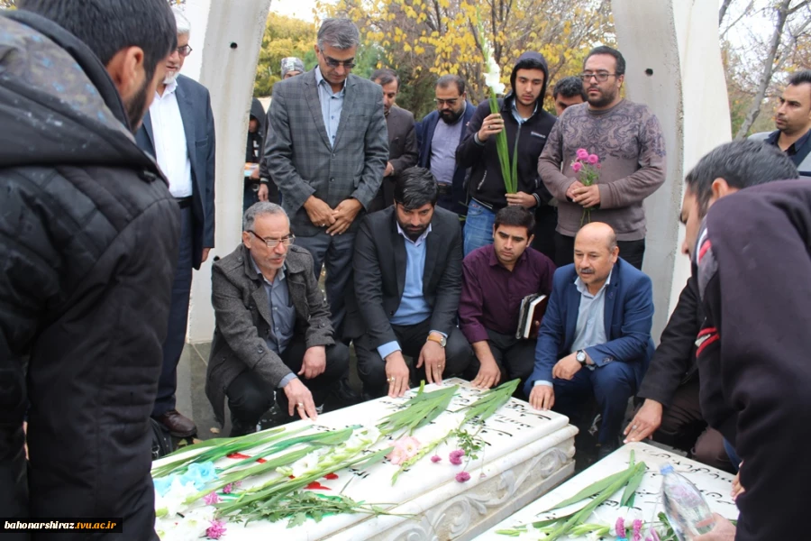 غباروبی قبور مطهر شهید سردار ولی نوری و شهید گمنام در دانشکده شهید باهنر شیراز  5