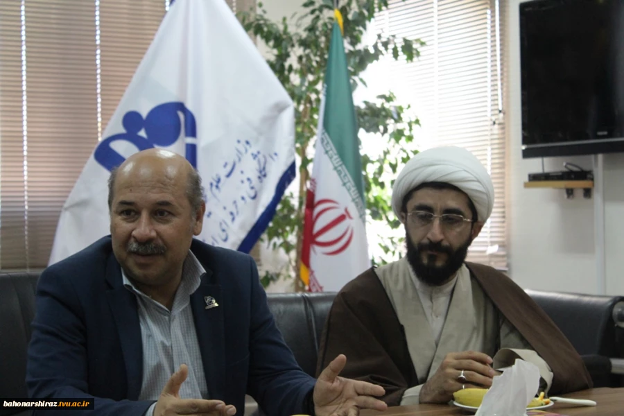   در بازدید مدیرحوزه‌های علمیه استان فارس از دانشکده فنی شهید باهنر مطرح شد:

امضاء تفاهم‌نامه همکاری حوزه علمیه با دانشگاه فنی و حرفه‌ای استان فارس 2