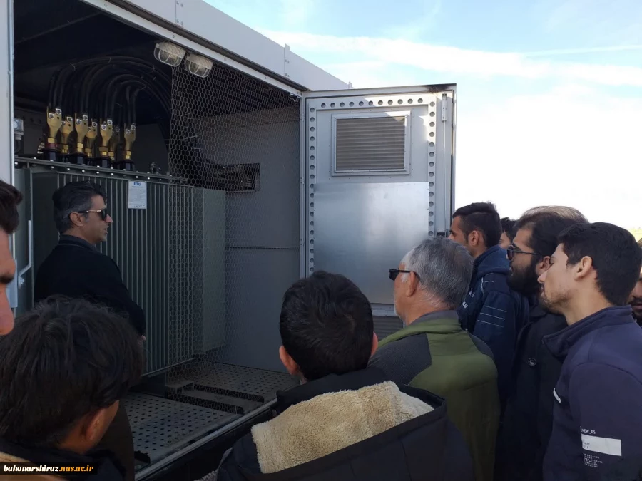 بازدید دانشجویان آموزشکده های فنی فسا و استهبان از نیروگاه خورشیدی و کارخانه سیمان

 4