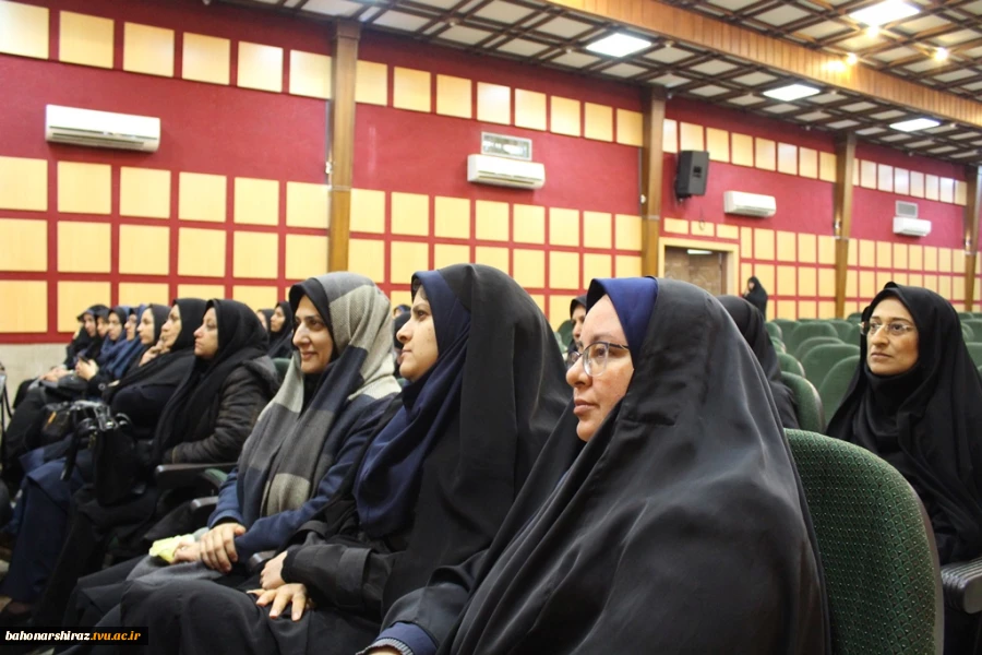 برگزاری سمینار عفاف و حجاب در دانشکده شهید باهنر؛ 

معاون پژوهشی دانشگاه فنی و حرفه ای فارس: حجاب باید به یک باور قلبی تبدیل شود  6
