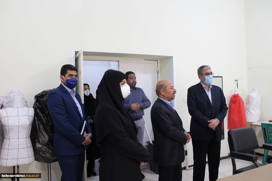 گزارش تصویری از بازدید ابراهیم عزیزی منتخب مردم شیراز در مجلس شورای اسلامی از کارگاه های دوخت دانشکده دختران شیراز  4