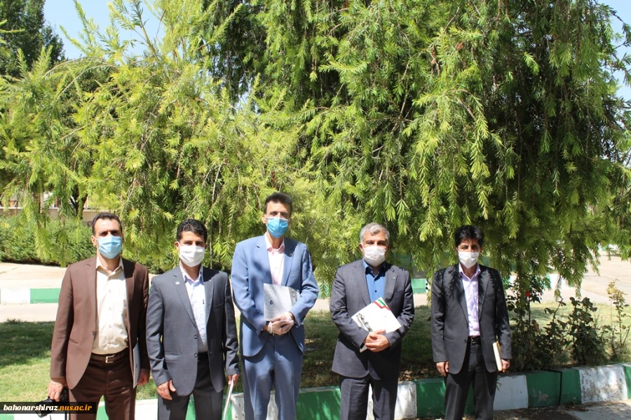 تجلیل رئیس دانشگاه فنی و حرفه ای فارس از مدیر امور شعب بانک تجارت

 15