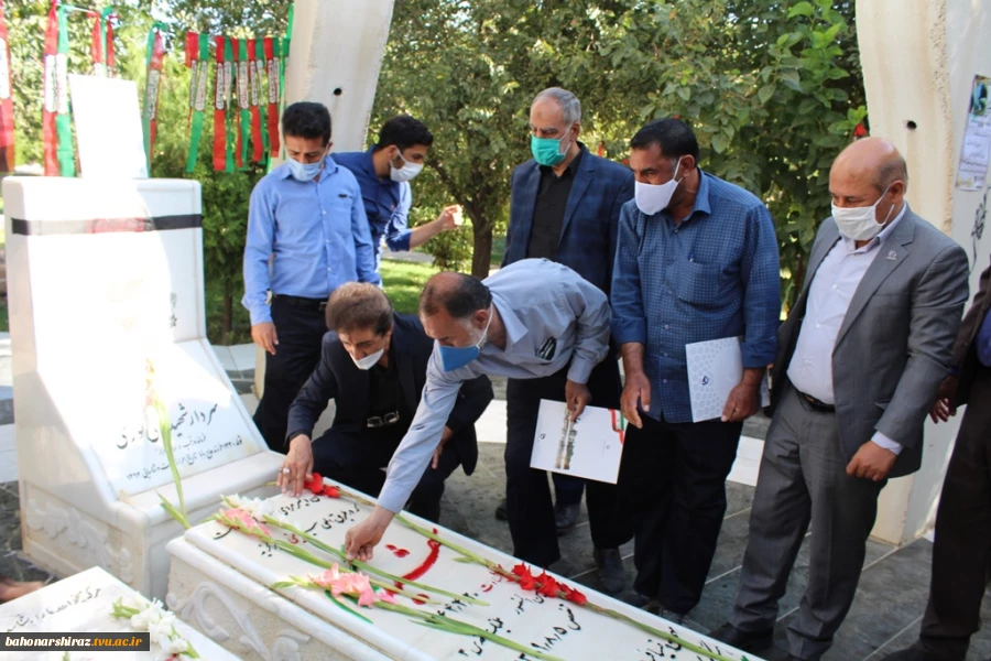 مراسم غباروبی قبور مطهر شهید سردار ولی نوری و شهید گمنام در دانشکده فنی شهید باهنر شیراز به روایت تصویر  3