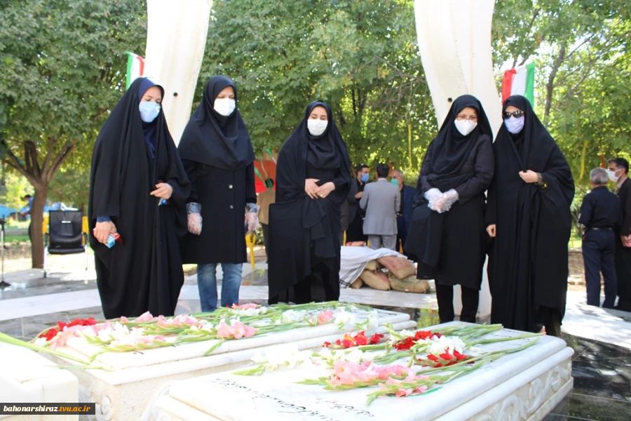 مراسم غباروبی قبور مطهر شهید سردار ولی نوری و شهید گمنام در دانشکده فنی شهید باهنر شیراز به روایت تصویر  6