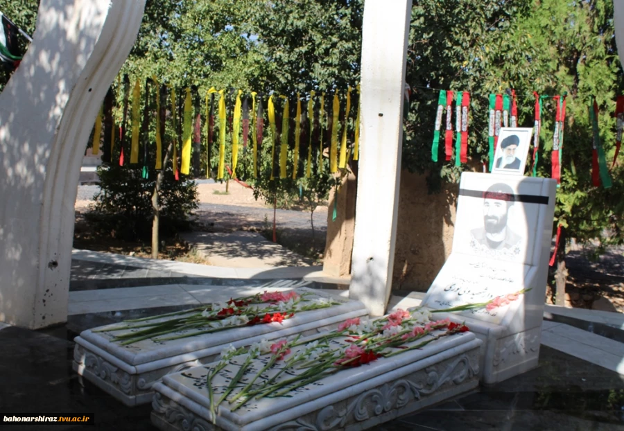مراسم غباروبی قبور مطهر شهید سردار ولی نوری و شهید گمنام در دانشکده فنی شهید باهنر شیراز به روایت تصویر  7