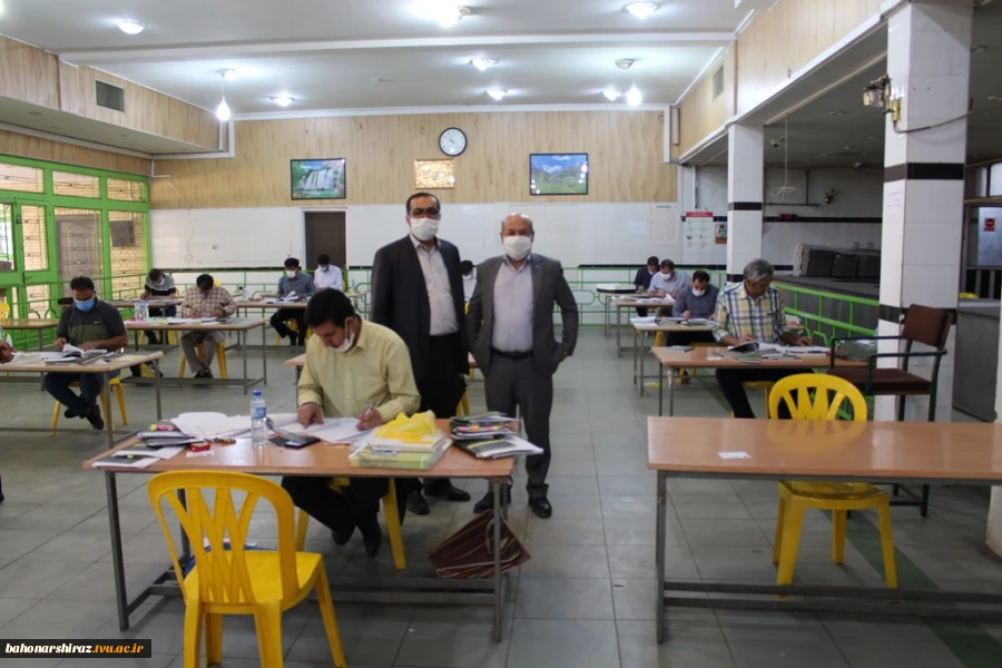 گزارش تصویری / بازدید مدیرکل راه و شهرسازی استان فارس از آزمون ورود به حرفه مهندسان در دانشکده فنی و مهندسی شهید باهنر شیراز  2