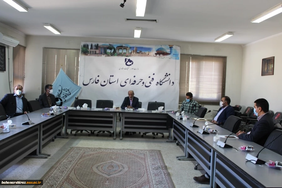 نشست بررسی استراتژی آمریکا نسبت به ایران در دانشکده فنی و حرفه ای شهیدباهنر شیراز برگزار شد 3