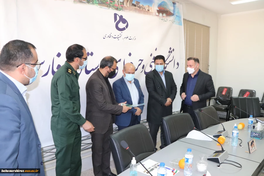 رو نمایی از 15 اثر علمی و تجلیل از مهندسان بسیجی در
دانشگاه فنی و حرفه ای استان فارس

 4
