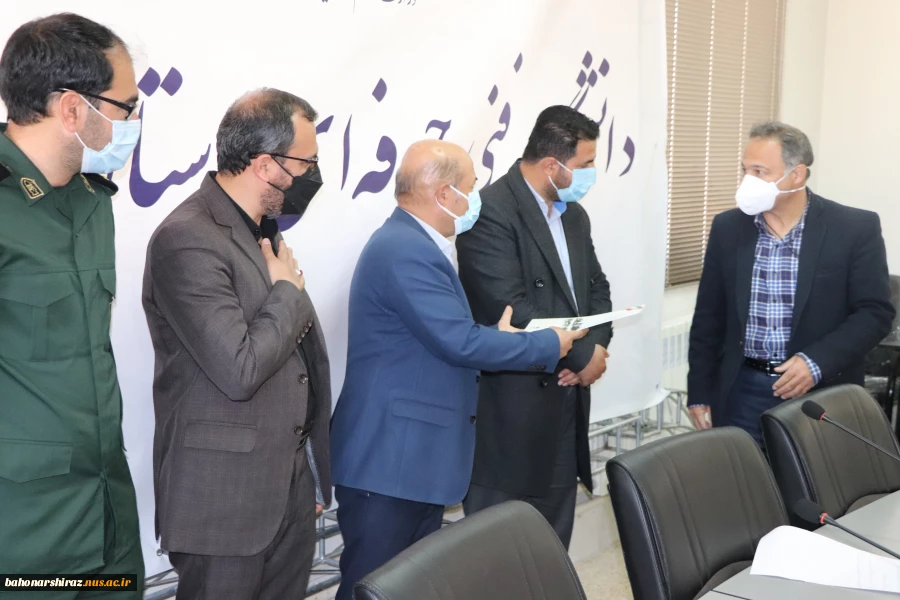 رو نمایی از 15 اثر علمی و تجلیل از مهندسان بسیجی در
دانشگاه فنی و حرفه ای استان فارس

 2