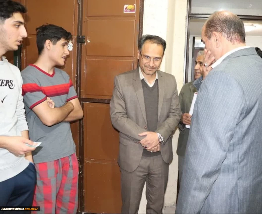 بازدید سرزده رئیس دانشگاه فنی و حرفه‌ای استان فارس  از خوابگاه و سلف سرویس  دانشجویی شهید باهنر شیراز و گفت‌وگوی صمیمانه با دانشجویان 6