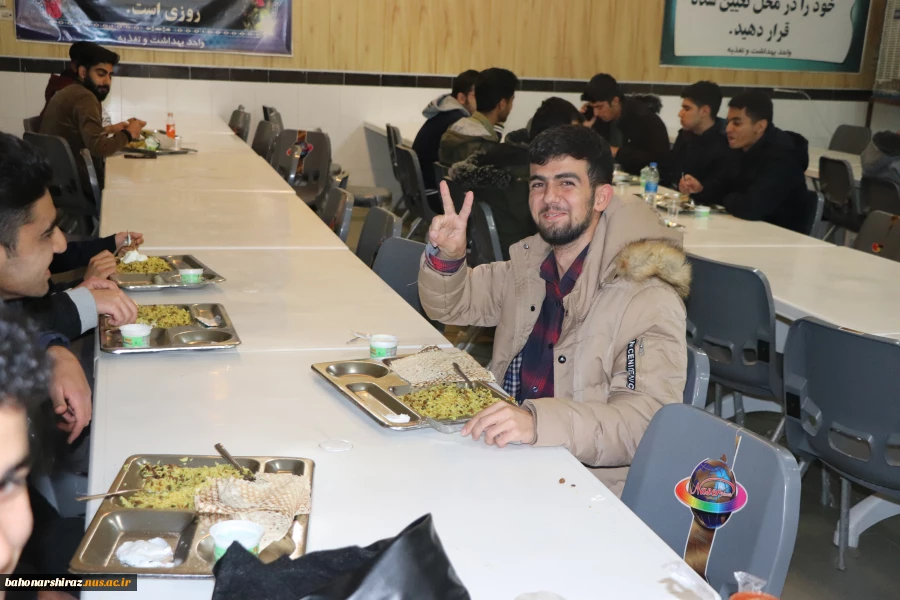 بازدید دکتر ترک زاده  از خوابگاه و سلف سرویس دانشجویی به مناسبت 16 آذز 4