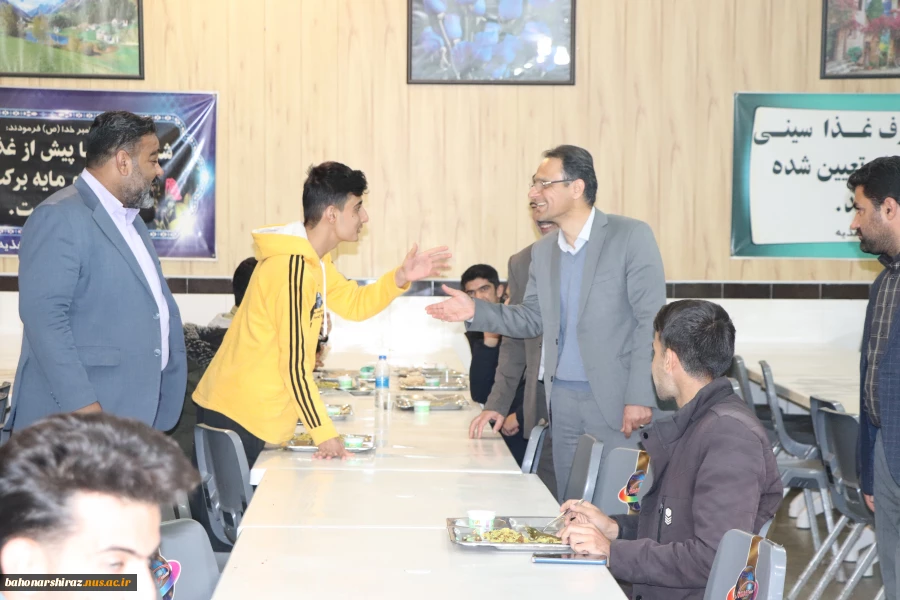 بازدید دکتر ترک زاده  از خوابگاه و سلف سرویس دانشجویی به مناسبت 16 آذز 6