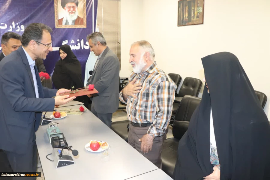 تکریم و تجلیل از  خانواده شهدا و ایثارگران در دانشگاه فنی و حرفه‌ای استان فارس 5