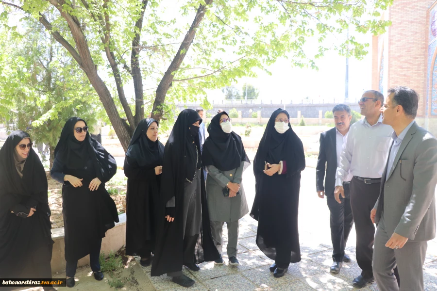 برگزاری مراسم اولین روز کاری سال  1402 در جوار قبور شهدا دانشکده فنی و حرفه ای شهید باهنر شیراز  5