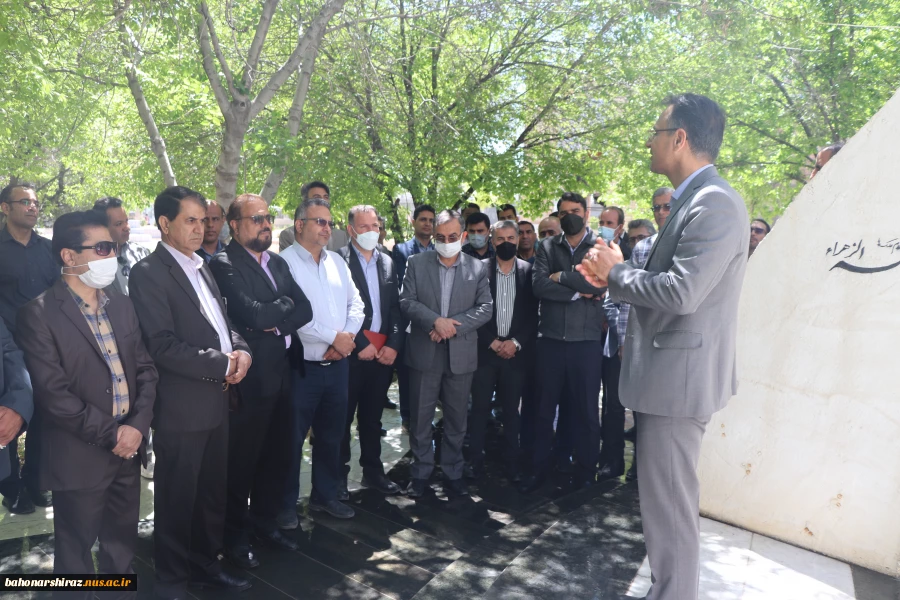 برگزاری مراسم اولین روز کاری سال  1402 در جوار قبور شهدا دانشکده فنی و حرفه ای شهید باهنر شیراز  8