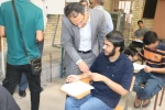 بازدید دکتر ترک زاده  و هیئت همراه از روند برگزاری امتحانات پایان ترم از دانشکده فنی و حرفه‌ای شهید باهنر شیراز  4