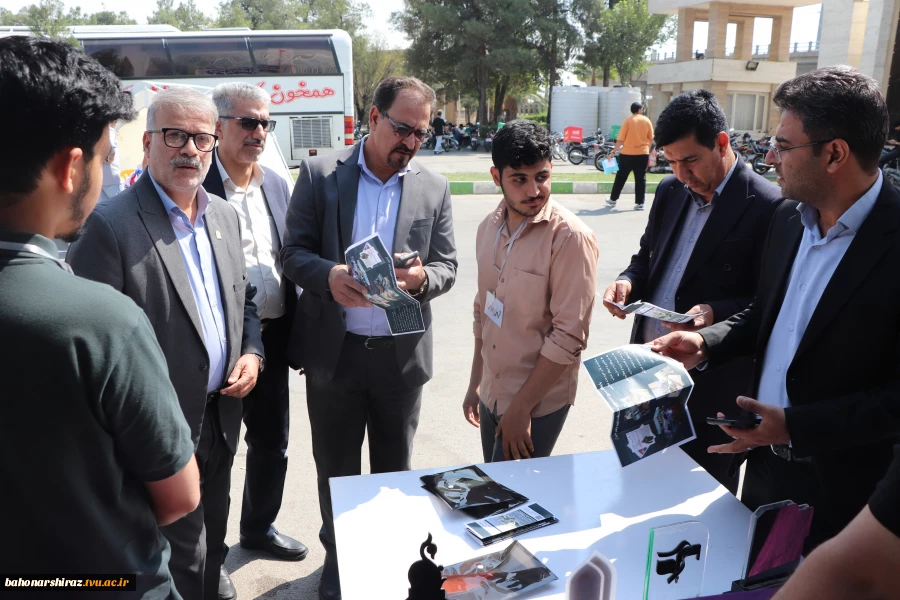 بازدید رئیس دانشگاه ملی مهارت استان فارس از روند ثبت‌نام دانشجویان جدیدالورود 5