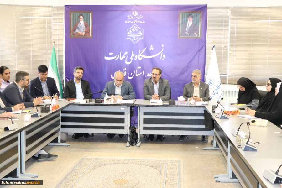 نشست صمیمی کارکنان و معاونین دانشگاه ملی مهارت استان فارس با دکتر جعفر قادری 4