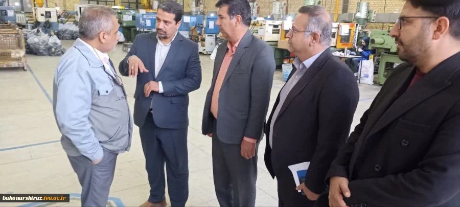 بازدید معاون پژوهش و فناوری دانشگاه ملی مهارت استان فارس از شرکت ظریف افزار با هدف توسعه همکاری‌های علمی 4