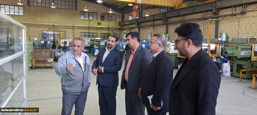بازدید معاون پژوهش و فناوری دانشگاه ملی مهارت استان فارس از شرکت ظریف افزار با هدف توسعه همکاری‌های علمی 5
