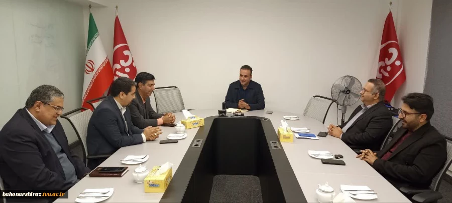 با هدف پیوند دانش و مهارت؛ معاون پژوهشی دانشگاه ملی مهارت فارس از شرکت صنایع غذایی «ب . آ» بازدید کرد. 2