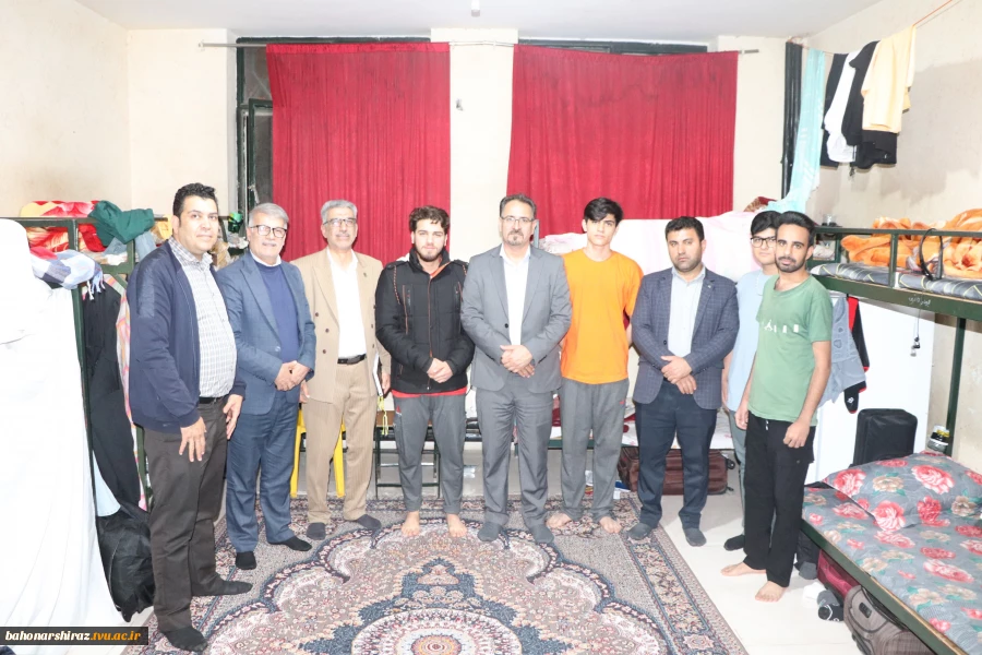 بازدید شبانه رئیس دانشگاه ملی مهارت استان فارس از خوابگاه، سلف‌سرویس و گفت‌وگوی صمیمی با دانشجویان 5