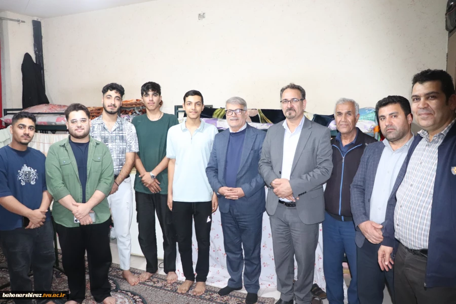 بازدید شبانه رئیس دانشگاه ملی مهارت استان فارس از خوابگاه، سلف‌سرویس و گفت‌وگوی صمیمی با دانشجویان 6