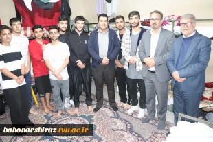بازدید شبانه رئیس دانشگاه ملی مهارت استان فارس از خوابگاه، سلف‌سرویس و گفت‌وگوی صمیمی با دانشجویان 7