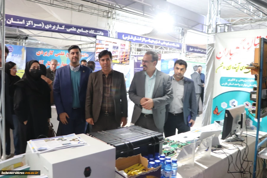 نمایشگاه هفته پژوهش و فناوری در دانشگاه شیراز برگزار شد 7