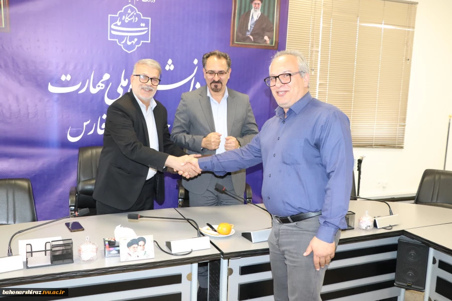 مراسم تقدیر و تجلیل از مشاورین مرکز مشاوره و سلامت دانشگاه ملی مهارت استان فارس برگزار شد 3