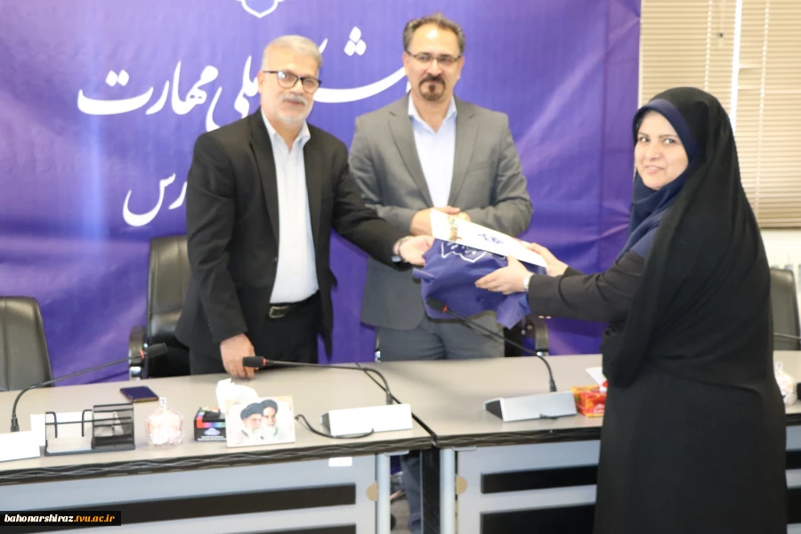 مراسم تقدیر و تجلیل از مشاورین مرکز مشاوره و سلامت دانشگاه ملی مهارت استان فارس برگزار شد 7