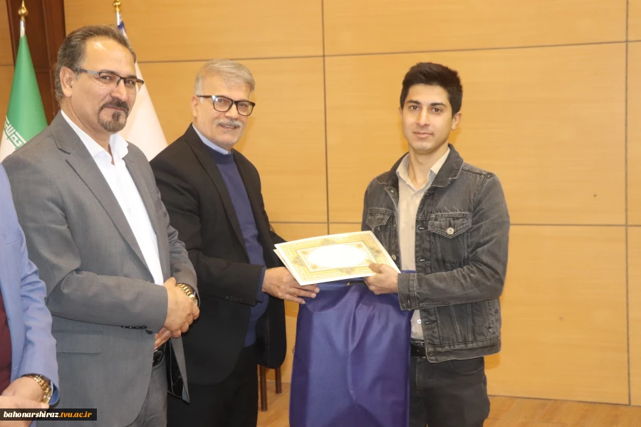 مراسم گرامیداشت روز دانشجو و تقدیر از دانشجویان ممتاز در دانشگاه ملی مهارت باهنر شیراز برگزار شد 7