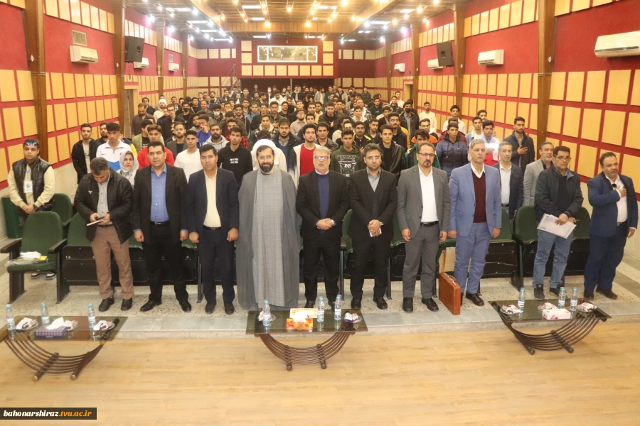 مراسم گرامیداشت روز دانشجو و تقدیر از دانشجویان ممتاز در دانشگاه ملی مهارت باهنر شیراز برگزار شد 9