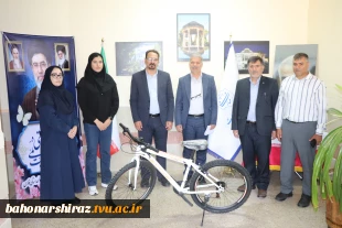 تجلیل از دانشجوی برگزیده در مسابقه گام های طلایی وزارت علوم تحقیقات و فناوری  2
