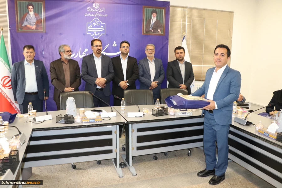 با حضور دکترصادق پور رئیس دانشگاه ملی مهارت فارس برگزار شد؛

آیین تجلیل از سرآمدان دانشگاه ملی مهارت واحد استان فارس 10