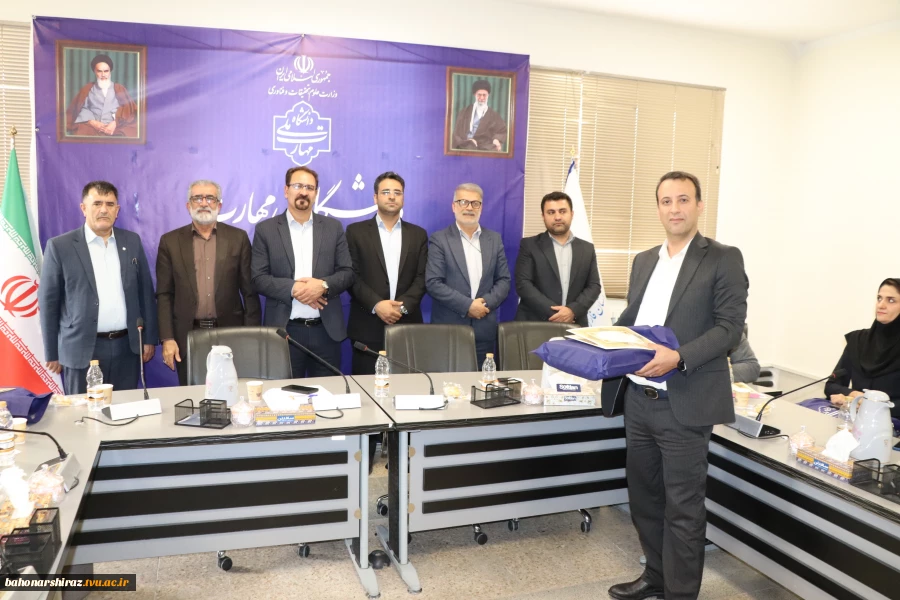 با حضور دکترصادق پور رئیس دانشگاه ملی مهارت فارس برگزار شد؛

آیین تجلیل از سرآمدان دانشگاه ملی مهارت واحد استان فارس 11