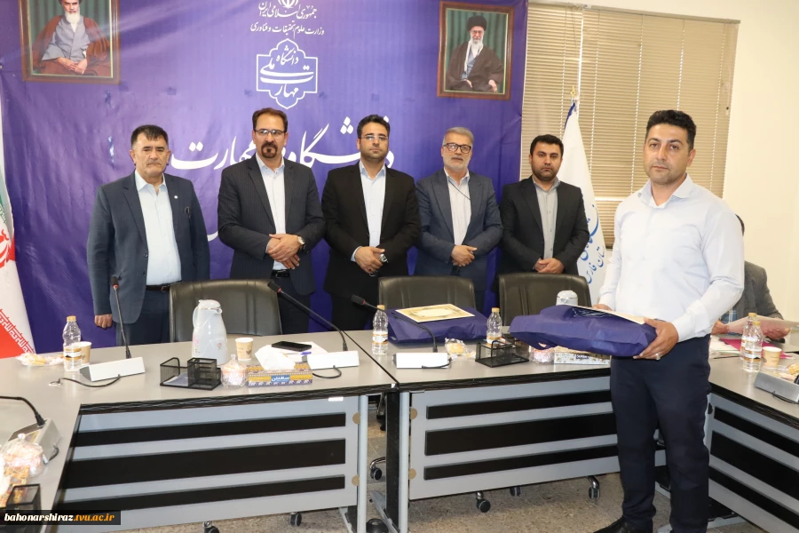 با حضور دکترصادق پور رئیس دانشگاه ملی مهارت فارس برگزار شد؛

آیین تجلیل از سرآمدان دانشگاه ملی مهارت واحد استان فارس 13